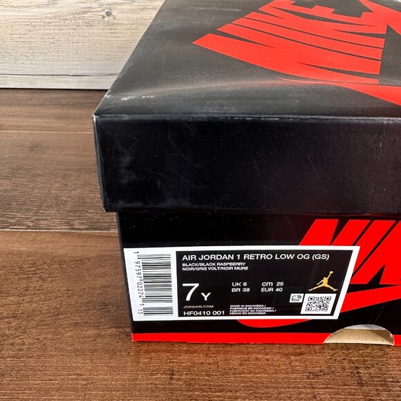 Nike Air Jordan 1 Low OG GS Size 7 Black Volt Tint HF0410 001 Glow in the Dark - Picture 9 of 9